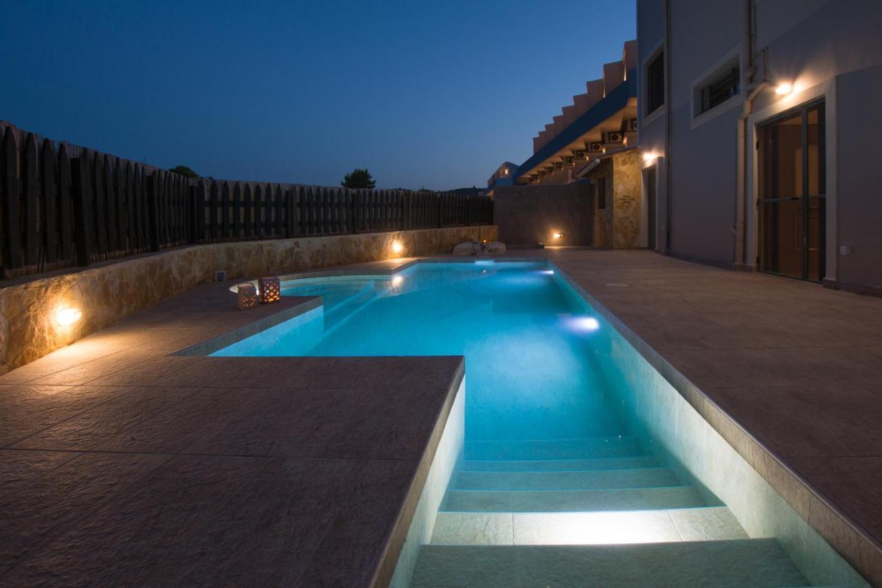 Golden Coast Boutique - Luxury Living Aparthotel Kypseli Bagian luar foto