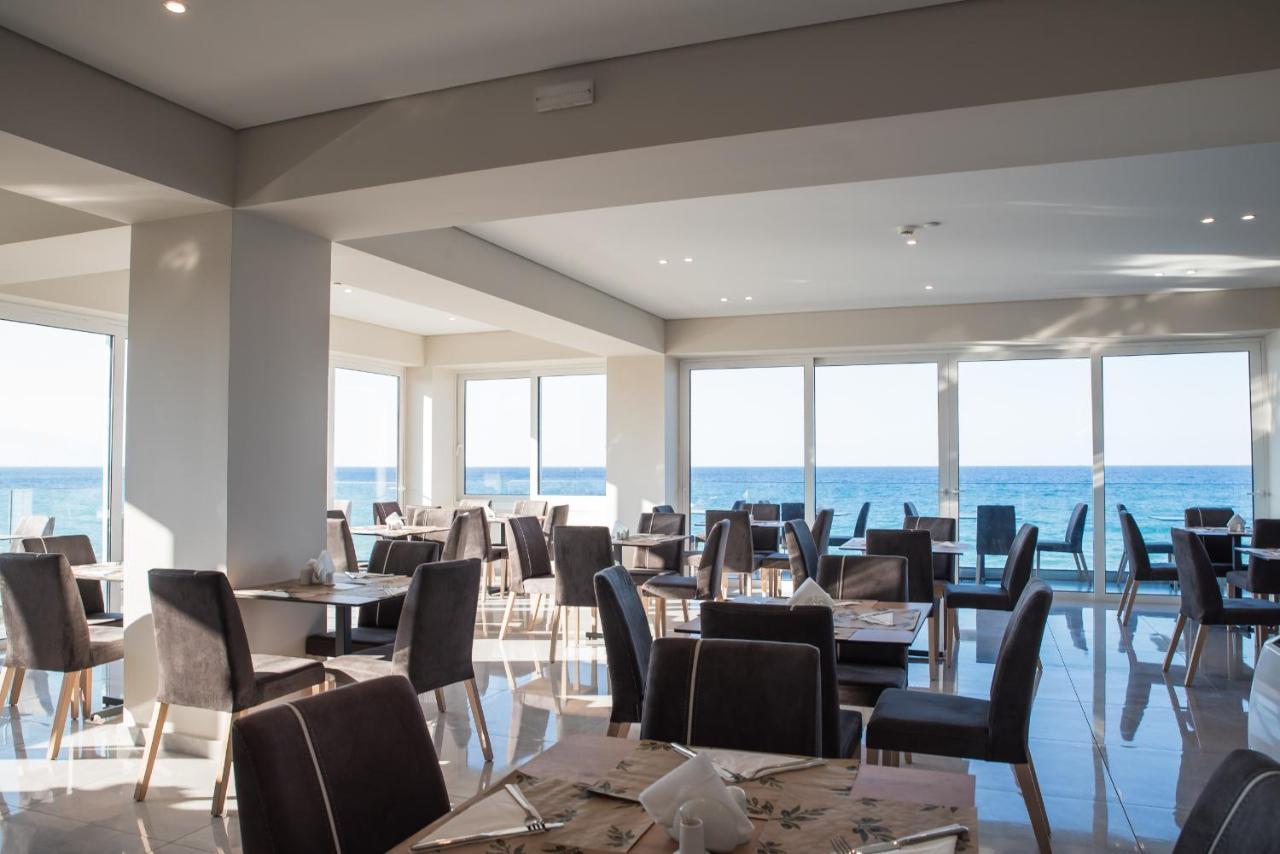 Golden Coast Boutique - Luxury Living Aparthotel Kypseli Bagian luar foto