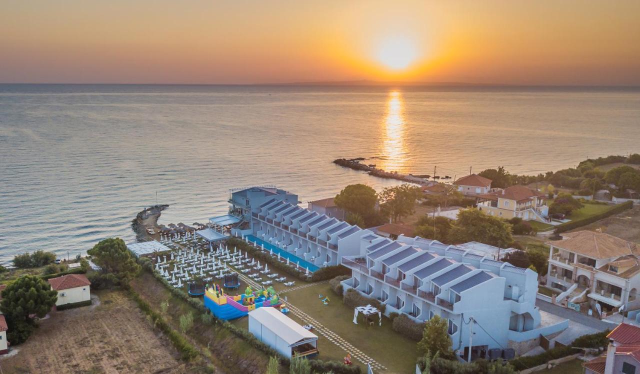 Golden Coast Boutique - Luxury Living Aparthotel Kypseli Bagian luar foto