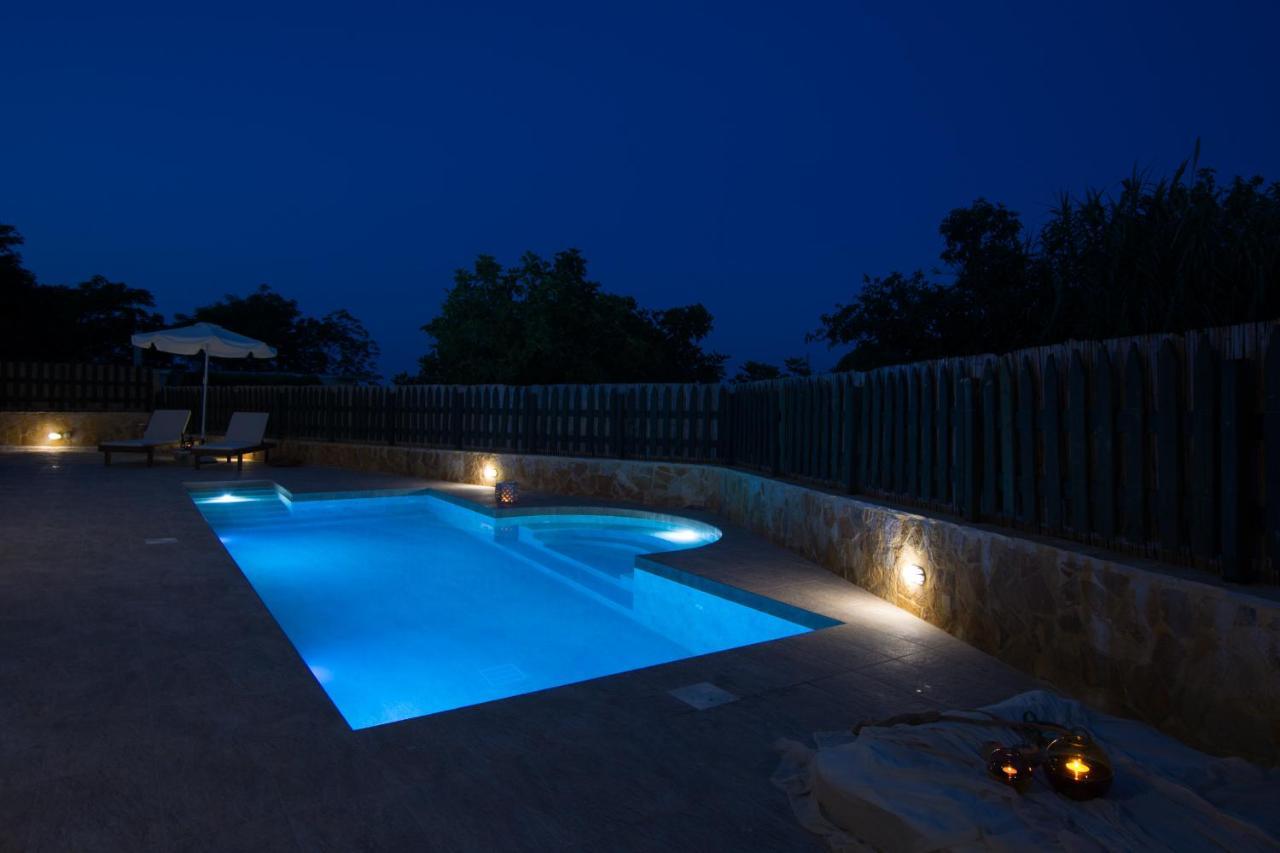 Golden Coast Boutique - Luxury Living Aparthotel Kypseli Bagian luar foto
