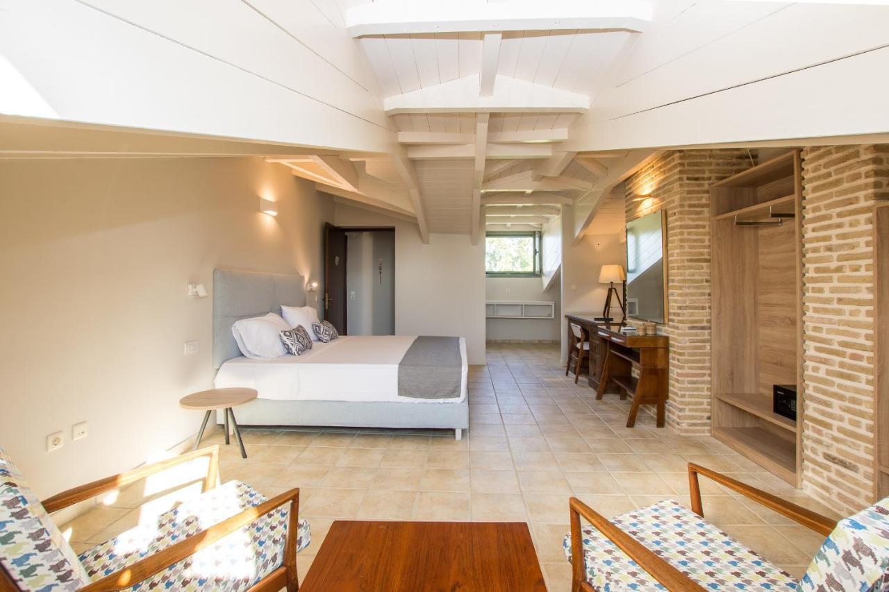 Golden Coast Boutique - Luxury Living Aparthotel Kypseli Bagian luar foto