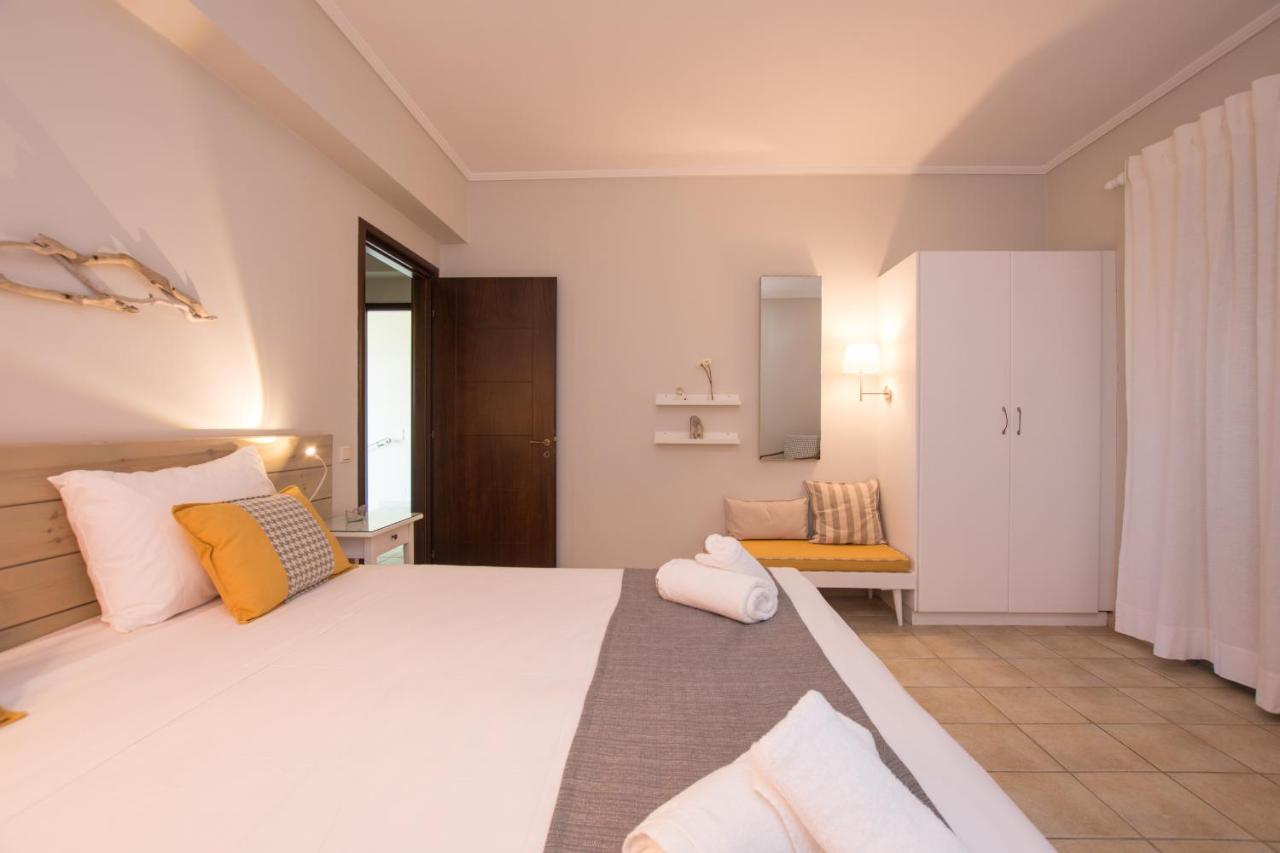 Golden Coast Boutique - Luxury Living Aparthotel Kypseli Bagian luar foto