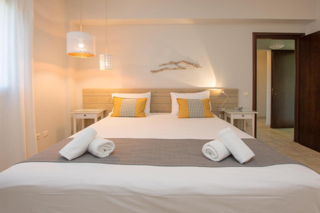 Golden Coast Boutique - Luxury Living Aparthotel Kypseli Bagian luar foto