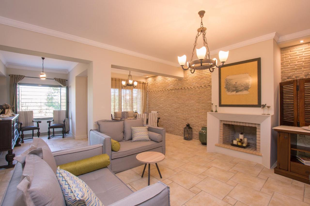 Golden Coast Boutique - Luxury Living Aparthotel Kypseli Bagian luar foto