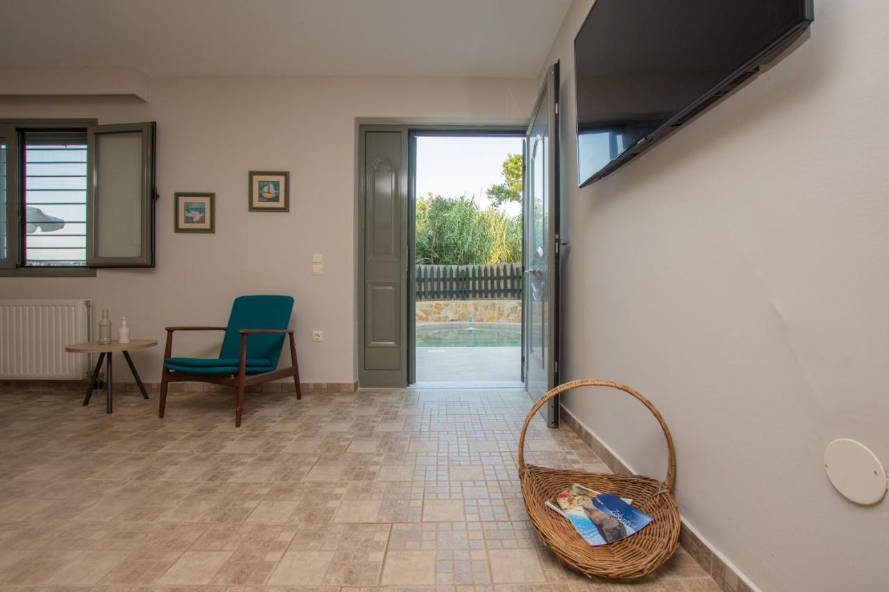 Golden Coast Boutique - Luxury Living Aparthotel Kypseli Bagian luar foto